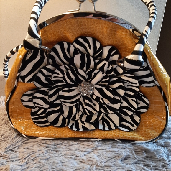 Hananel Bag with Flower, interior tiger print - Picture 4 of 15